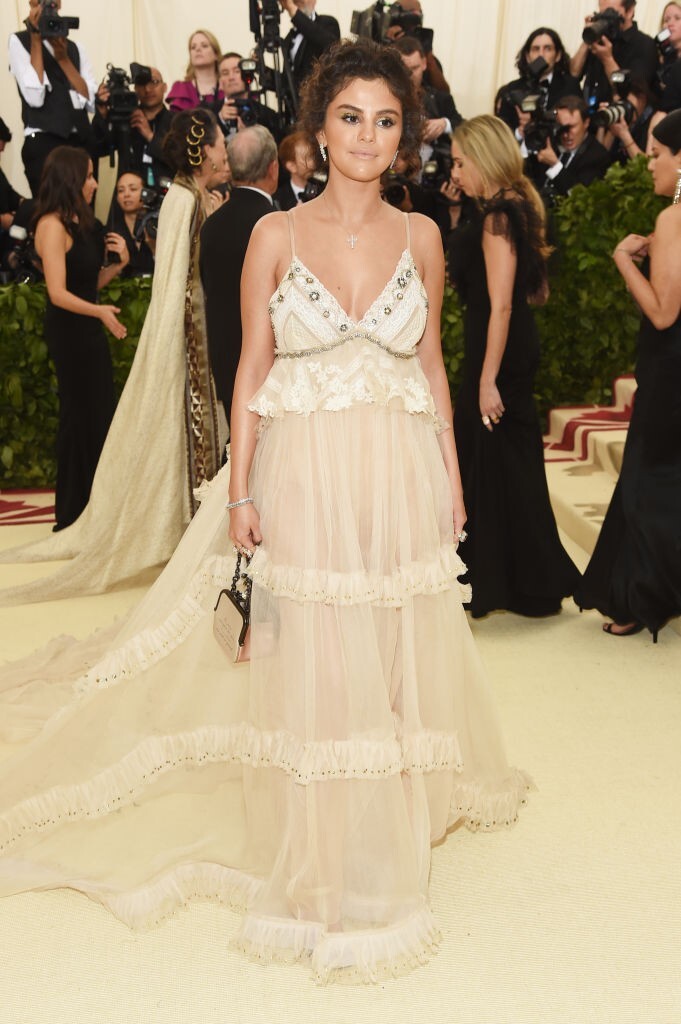 Selena Gomez no tapete do MET GALA 2018