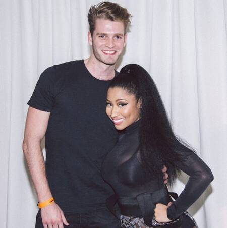 Louis Spencer e Nicki Minaj