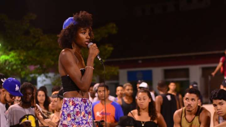 O documentário ‘Travessia’ apresenta o percurso de jovens poetas do ritmo nas rodas culturais da zona norte do Rio, nas chamadas Batalhas de Sangue e de Poesia