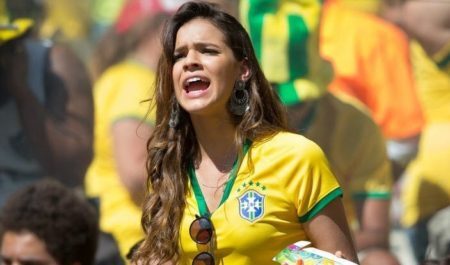 Bruna Marquezine faz post patrocinado durante jogo Brasil e Costa Rica