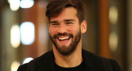 Alisson Becker, goleiro titular da Seleção Brasileira, está no topo de preferência entre os adúlteros