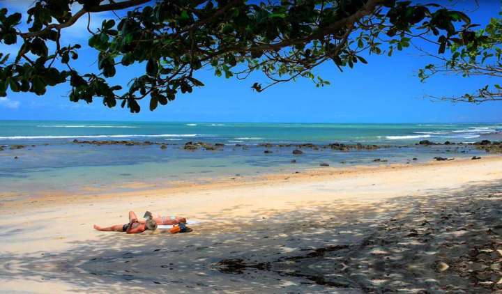 A praia do Espelho, em Trancoso, distrito de Porto Seguro, é uma das mais bonitas do Brasil