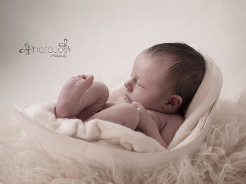 Bebê Recém-nascido Na Barriga Da Mãe Foto de Stock - Imagem de