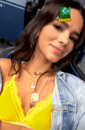 Bruna Marquezine usa color com a inicial de Neymar para assistir jogo do Brasil contra a Costa Rica