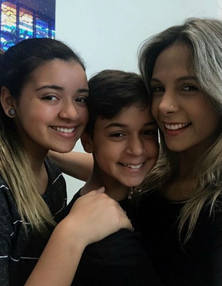 Carla Perez com os filhos, Camilly Victória e Victor Alexandre