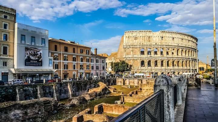 Vista do Coliseu, um dos cartões-postais de Roma