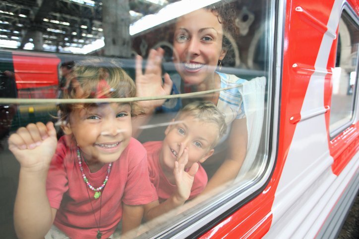 Utilizar o transporte público ajuda a reduzir os gastos durante o passeio com a família