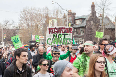 Manifestação em Toronto pedindo a legalização da maconha, em 2017