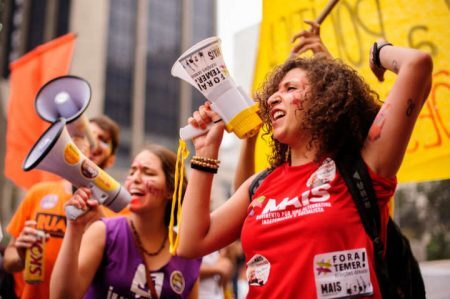 Manifestação reúne mulheres em ato na cidade de São Paulo, em 2016