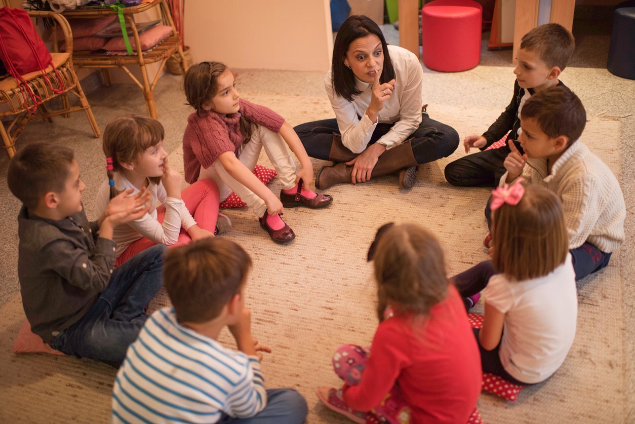 Shhh! Jogo do Silêncio Montessoriano desenvolve a concentração