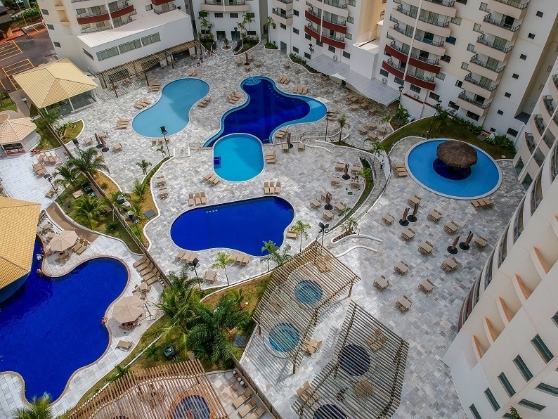 Vista do complexo de piscinas do Royal Star Thermas Resort, novo hotel de Olímpia