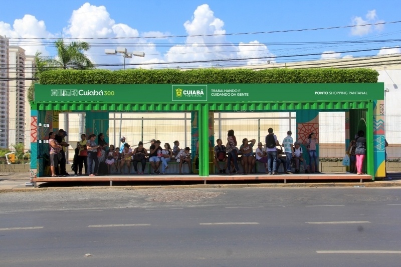 O primeiro ponto de ônibus sustentável teve investimentos do Shopping Pantanal