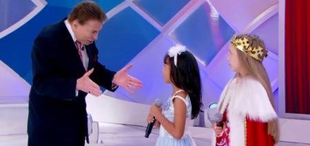Silvio Santos fez uma menina chorar no concurso de canto de seu programa