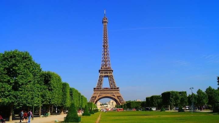 A Torre Eiffel, uma das atrações mais visitadas de Paris