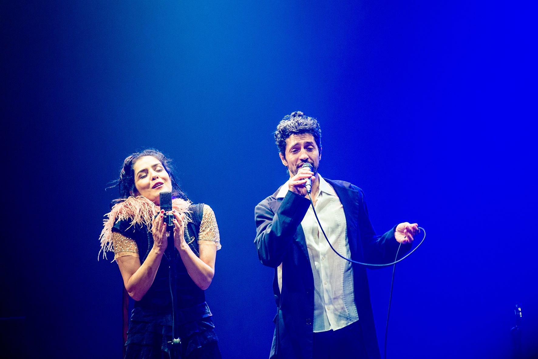 Letícia Sabatella e Fernando Alves Pinto interpretam texto de Aimar Labaki