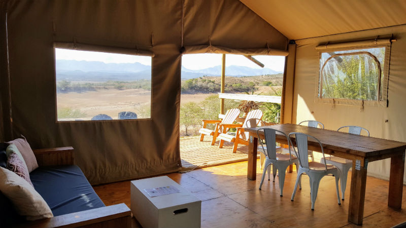 As tendas do Africamps têm capacidade para hospedar até cinco pessoas