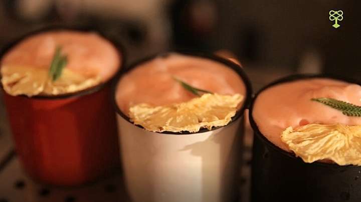 Dark Side of The Rum, faz referência ao disco do Pink Floyd com um coquetel que vai rum, coco, abacaxi e espuma de frutas vermelhas