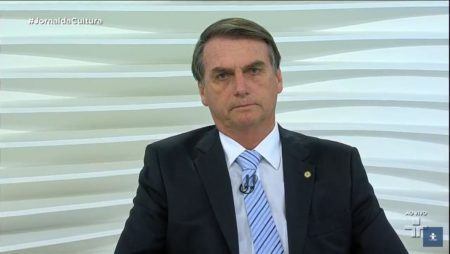 Jair Bolsonaro passa por cirurgia por causa de um problema no intestino, segundo informou o PSL