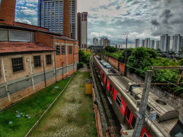 Casa das Caldeiras é hoje um dos lugares mais deliciosos da cidade pra curtir um show ou se jogar num rolê