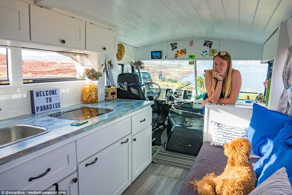 Para fazer a viagem, o casal gastou cerca de R$ 156 mil para transformar o ônibus escolar em uma ‘casa’