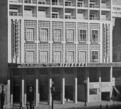 O local era um dos mais tradicionais cinemas de rua da cidade, em 1943