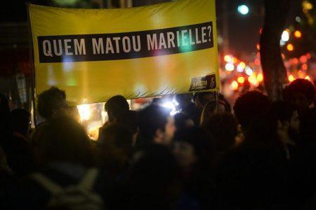 Manifestantes fazem passeata no centro do Rio de Janeiro para lembrar 120 dias do assassinato da Vereadora Marielle Franco e seu motorista, Anderson Gomes