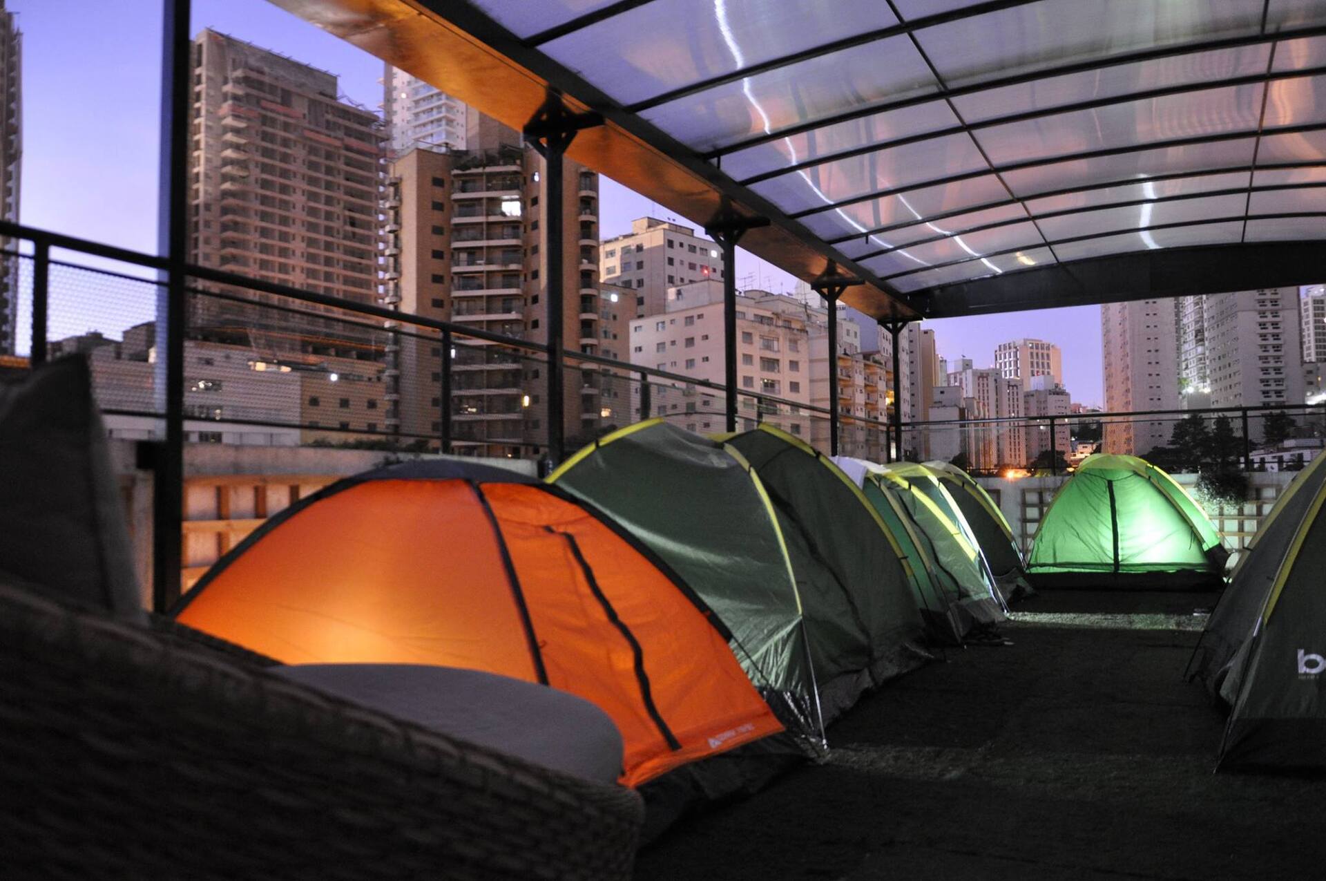 Camping urbano mescla experiências e atrai diferentes tipos de turistas