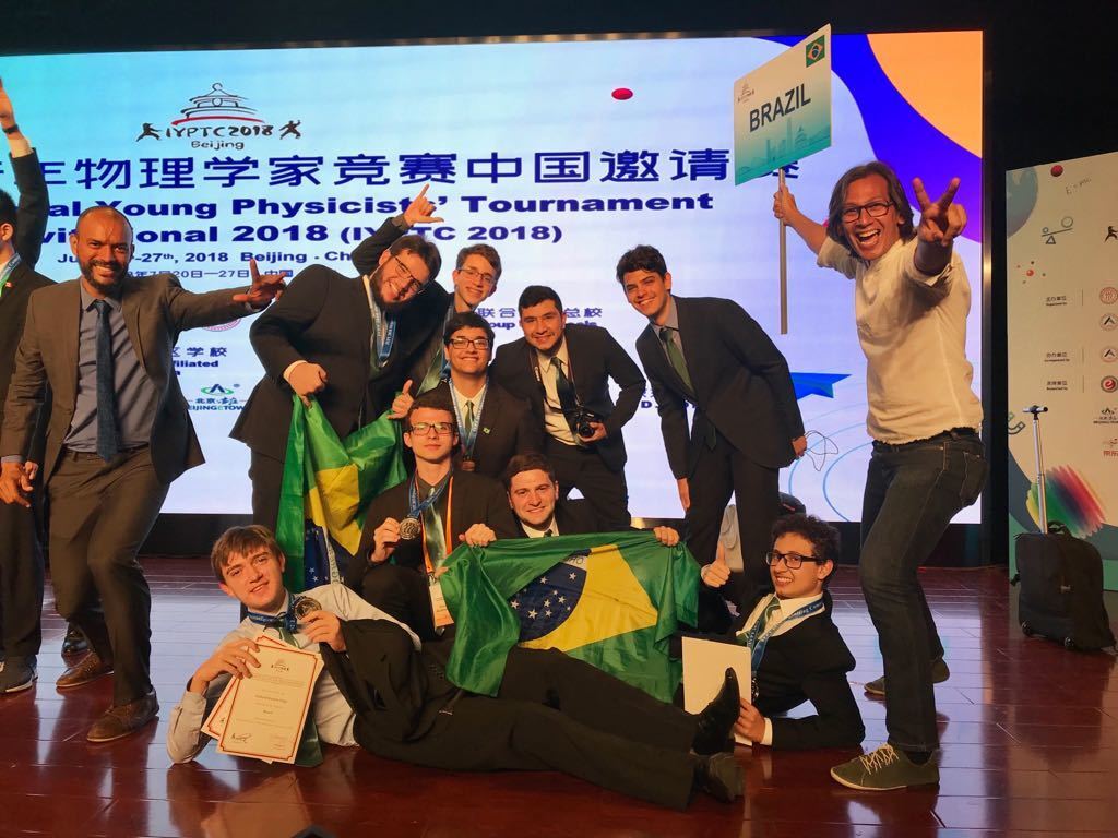 Delegação brasileira que disputou o IYPT 2018
