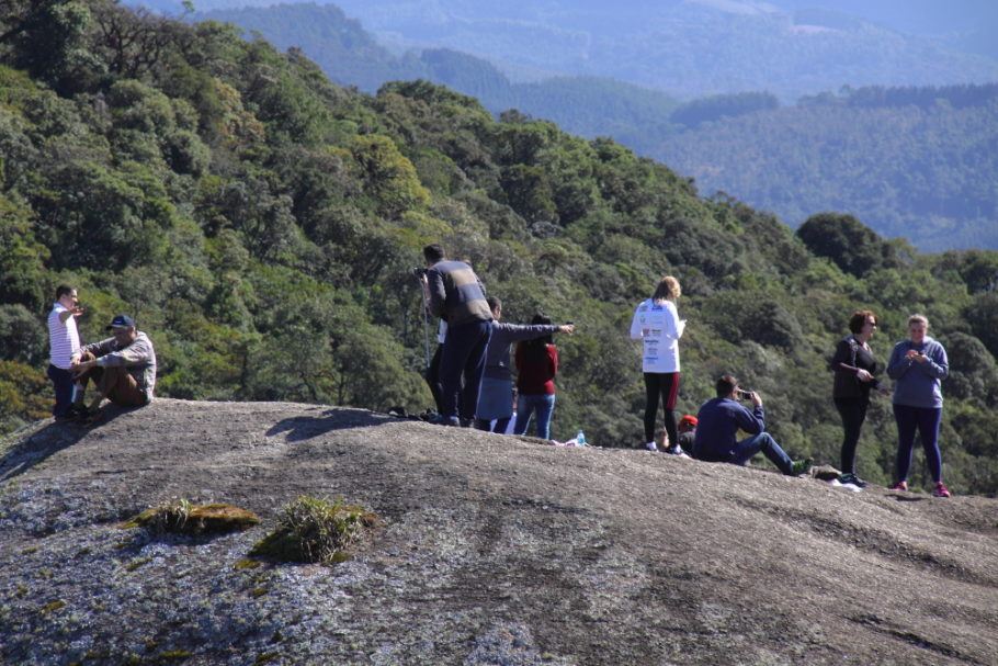 Turistas na Pedra Redonda