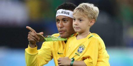 Internautas apontaram semelhança entre Neymar e o filho, Davi Lucca