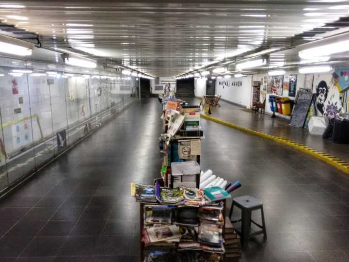 A Passagem Literária da Consolação conta com um sebo permanente de livros e revistas, além de exposições de artes plásticas e fotografia, shows e performances