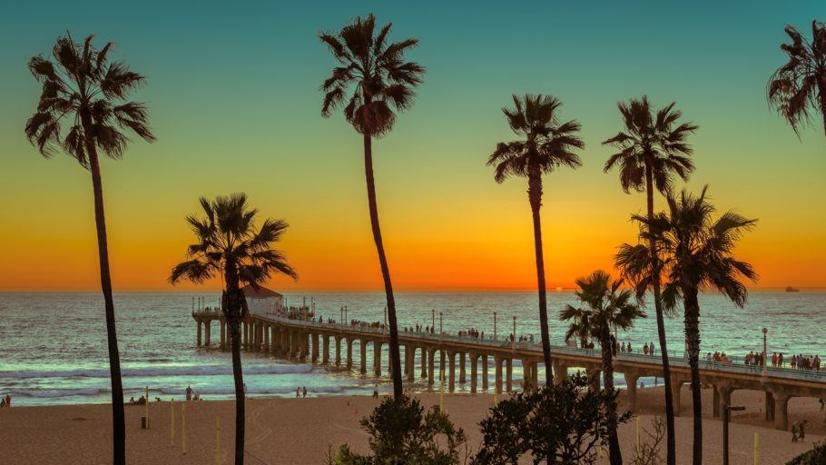 Por do sol em Manhattan Beach, na Califórnia; Latam tem passagens promocionais para os EUA