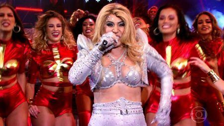 Naiara Azevedo interpreta Joelma no “Show dos Famosos”