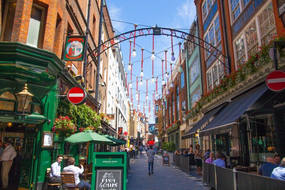 A Kingly St, na região do Soho, é famosa por suas lojas e restaurantes; Reino Unido recebeu 39,2 milhões de visitantes em 2017