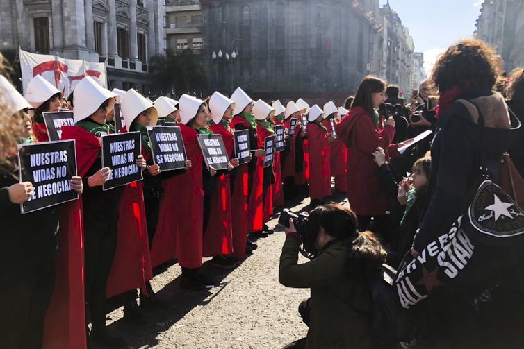 A discussão acontece um mês e meio depois de a Câmara argentina aprovar a lei do aborto