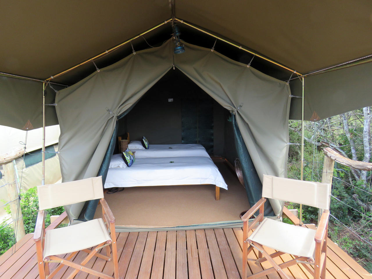 Tenda equipada na reserva Amakhala une a aventura do camping com o luxo de um hotel