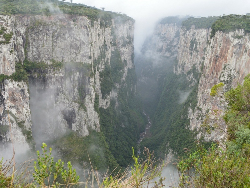 Os paredões dos cânions no Parque Nacional Aparados da Serra são surpreendentes