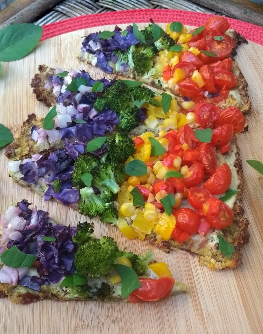 Pizza com massa low carb de couve-flor é uma opção vegana saudável e divertida