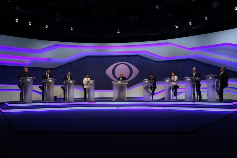 Candidatos à Presidência apresentam propostas no debate da Band mediado pelo jornalista Ricardo Boechat