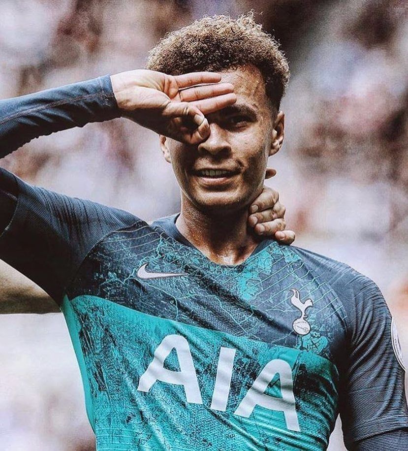 Você consegue imitar o gesto de comemoração do jogador Dele Alli? Alguns famosos tentaram