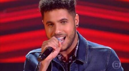 Arthur Henrique encantou ao cantar música de Sandy e Junior