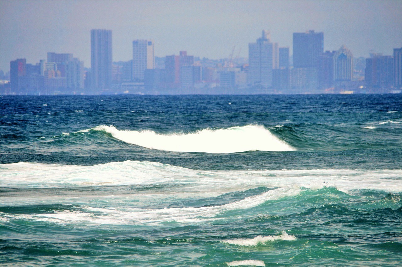 Durban em vista do oceano Índico. Cidade sul-africana tem praias, aventuras e restaurantes de chef (foto Pixabay)