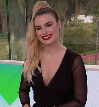 Fernanda Keulla apareceu com look comparado à Madonna