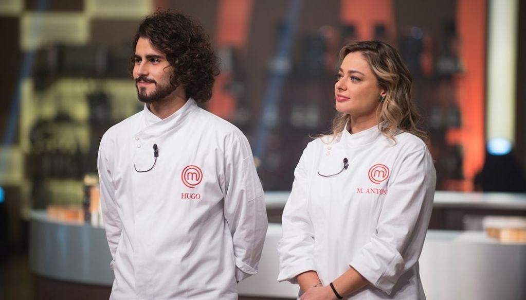 Finalistas do Masterchef Brasil, Hugo e Maria Antonia ouvem críticas sobre suas sobremesas