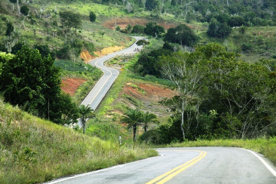 Estrada que leva até o Monte Pascoal