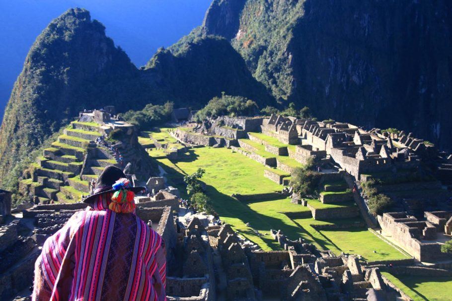 Vista panorâmica das ruínas de Machu Pichuda, cidade sagrada dos Incas