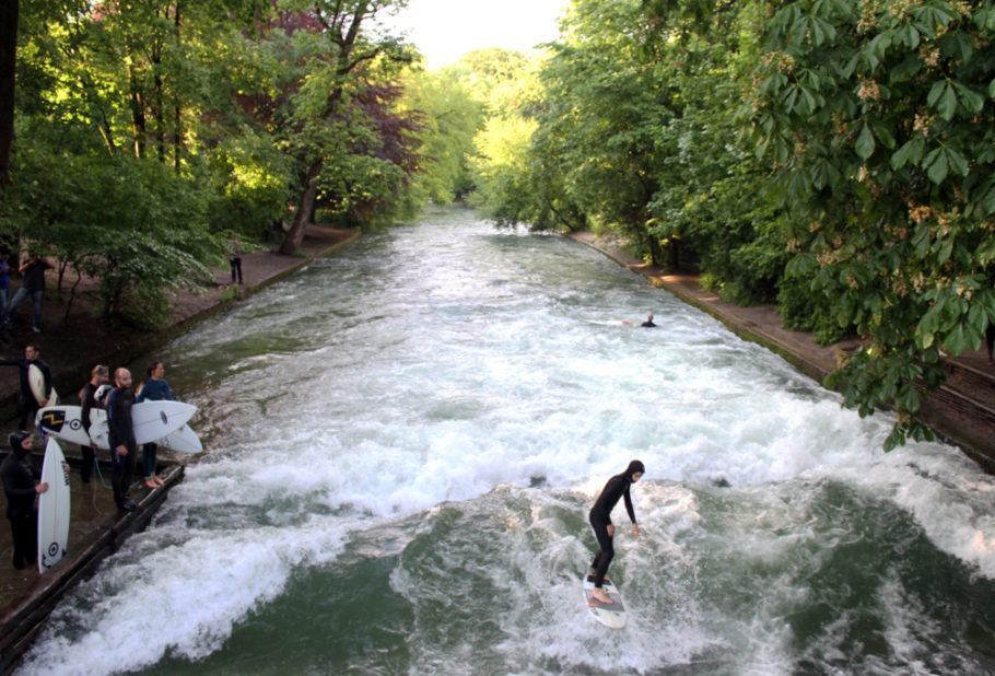 Surfe no Englischer Garten, em Munique