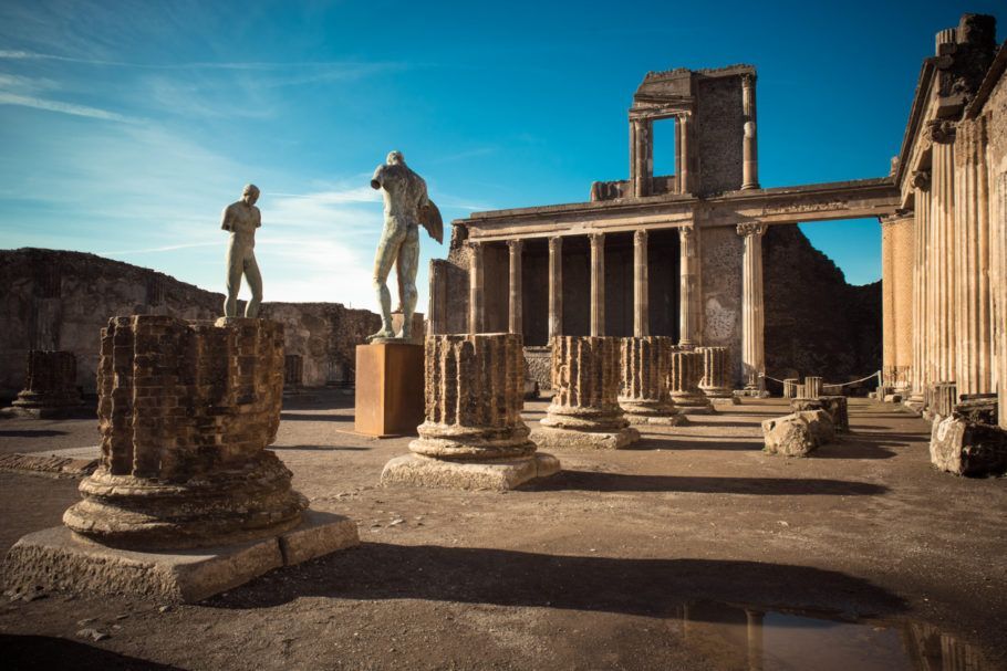 Ruínas da cidade de Pompéia, destruída pela erupção do Monte Vesúvio em 79 d.C