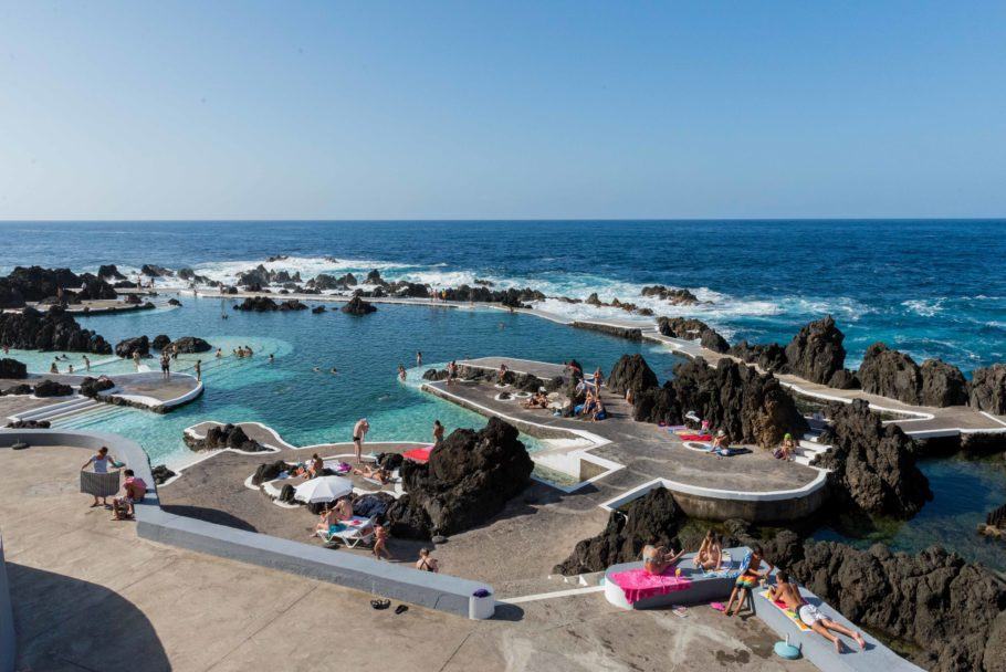 Das maravilhas da Ilha da Madeira, as piscinas naturais do Porto Moniz estão entre as mais famosas