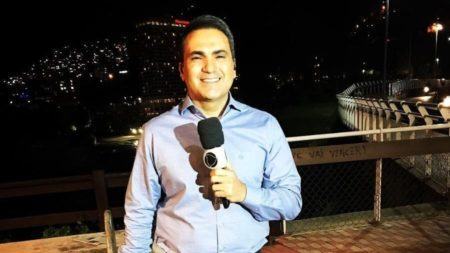 Dennes Queiroz se prepara para entrar em link ao vivo